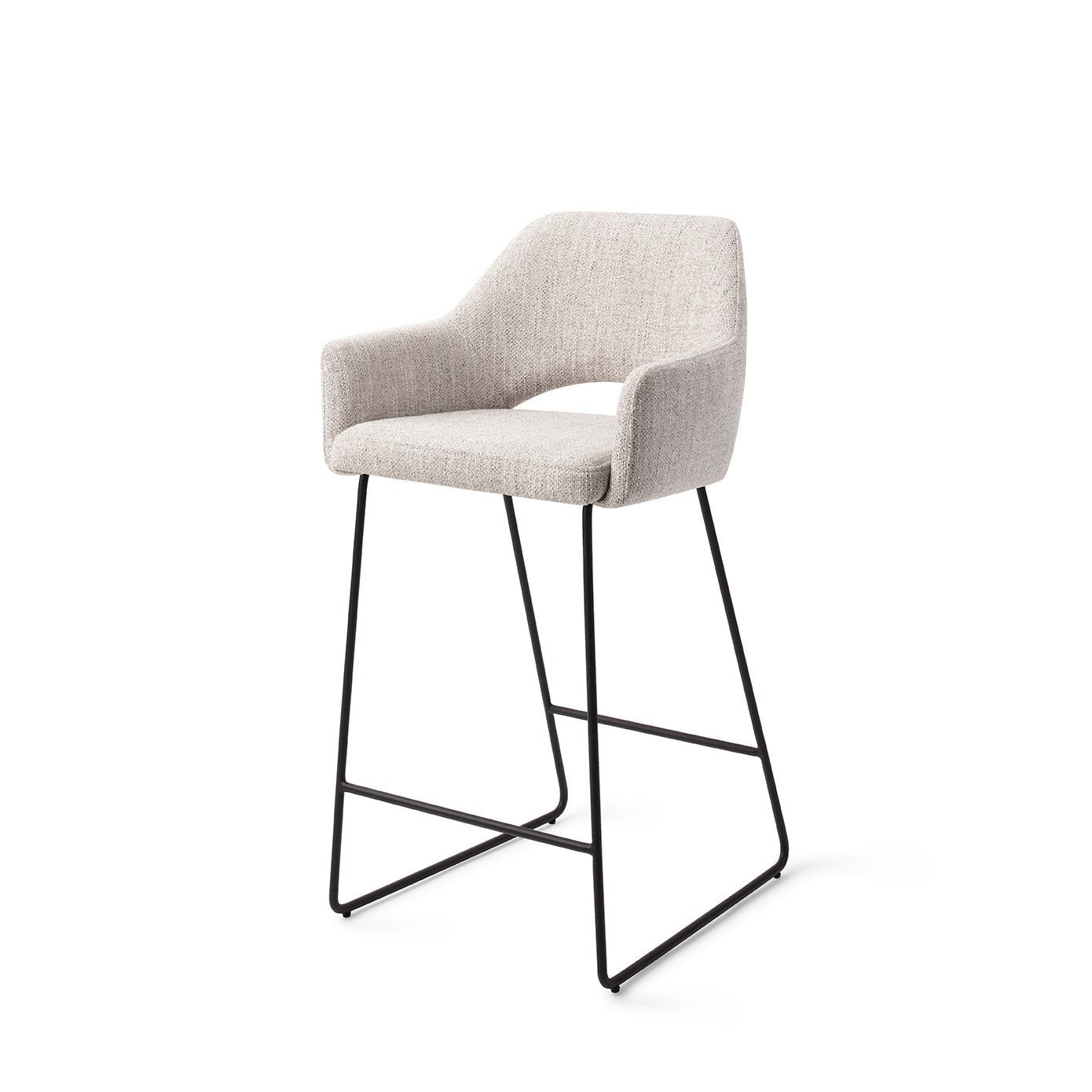 Yanai bare chair pigeon