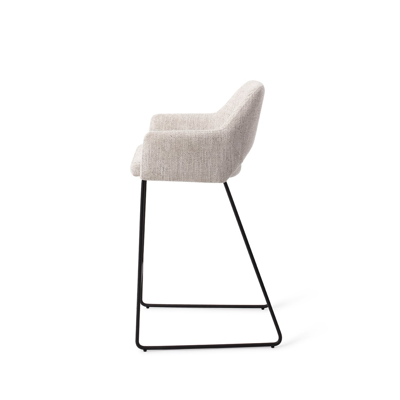 Yanai bare chair pigeon