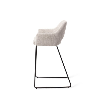 Yanai bare chair pigeon