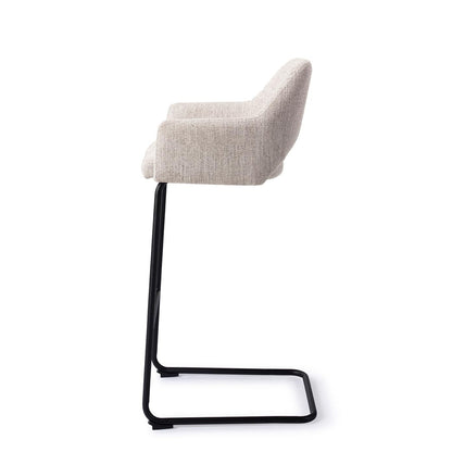 Yanai bare chair pigeon