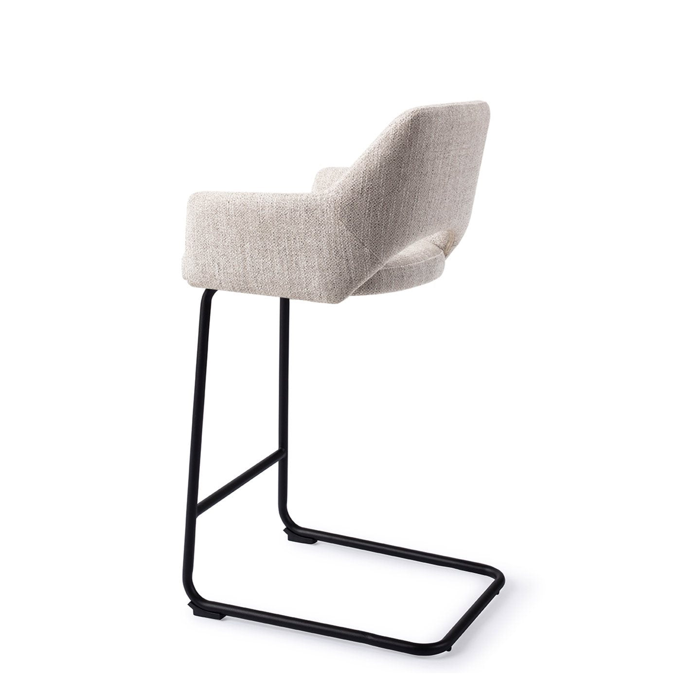 Yanai bare chair pigeon