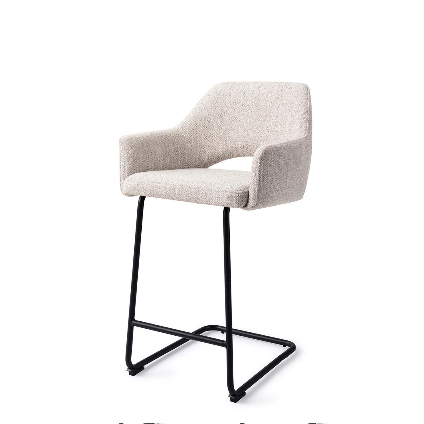 Yanai bare chair pigeon