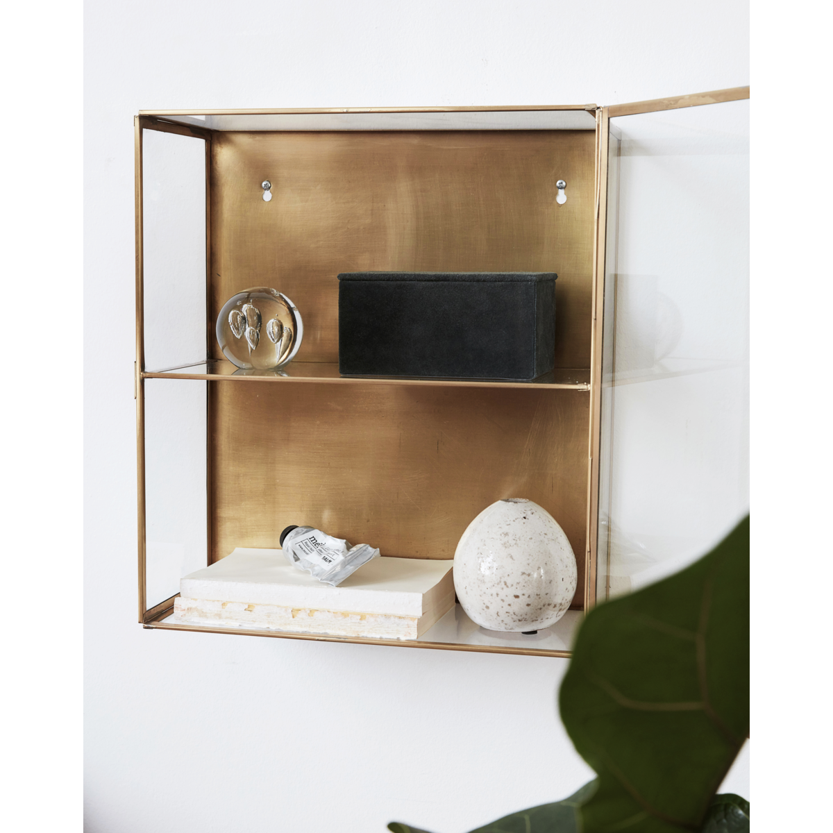 Display cabinet, hdglass, brass