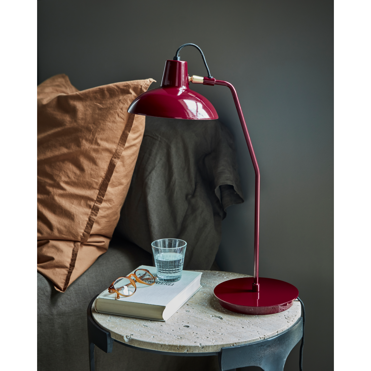 Table lamp, hddesk, red