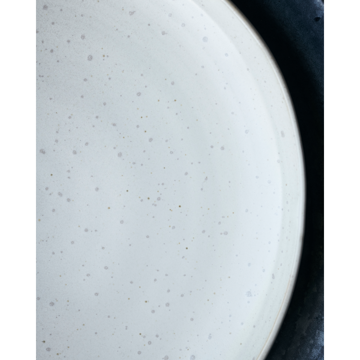 House Doctor - Lunch Plate, Pion, Gray/White - H: 3 cm, DIA: 21.5 cm