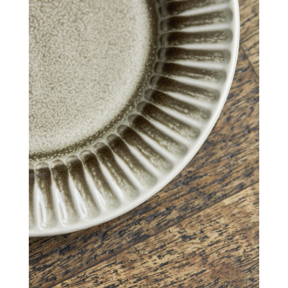 The cake plate, HDPleat, gray/brown