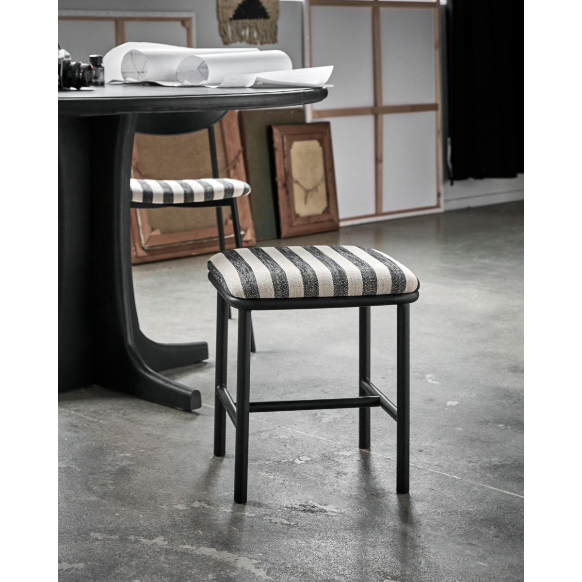 Stool, hdtoda, black; white