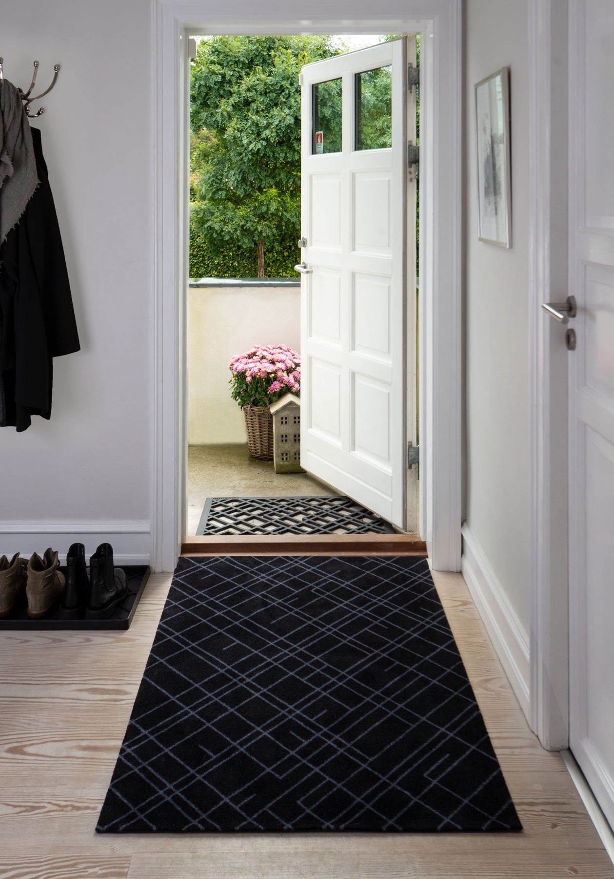 Floor mat 90 x 130 cm - Lines/Black Gray