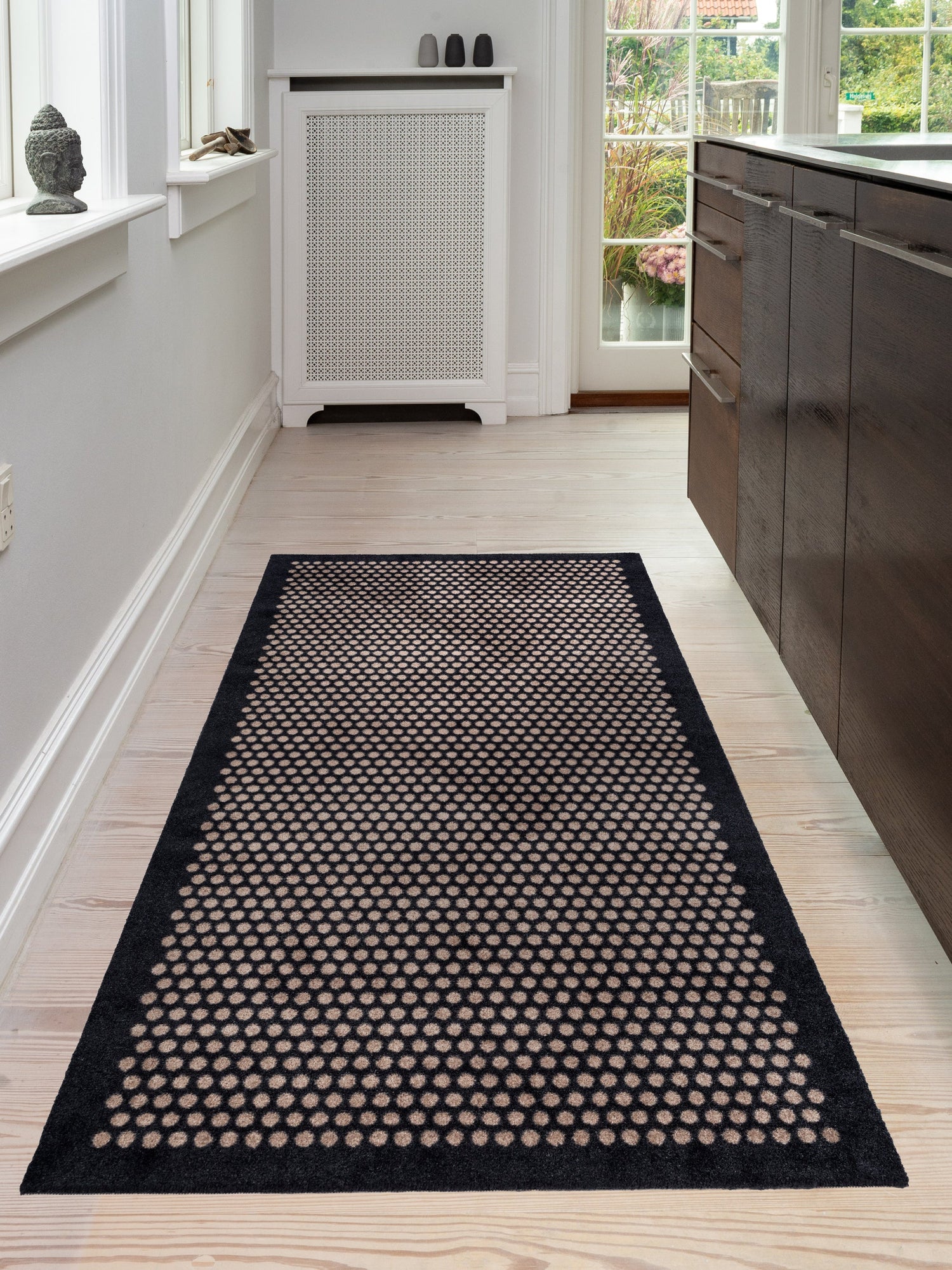 Floor mat 67 x 150 cm - dots/black sand