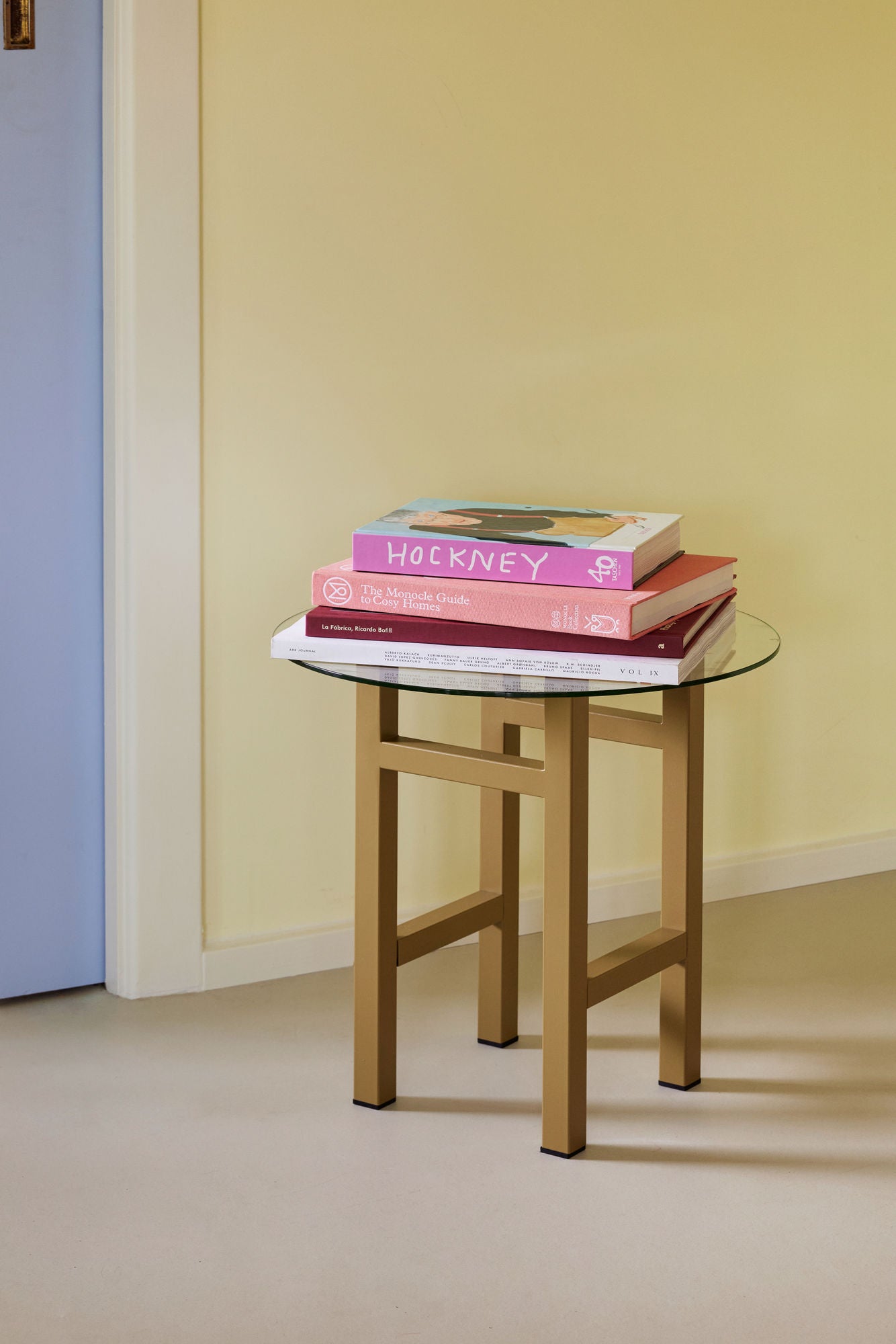 Hübsch Elevate side table olive green