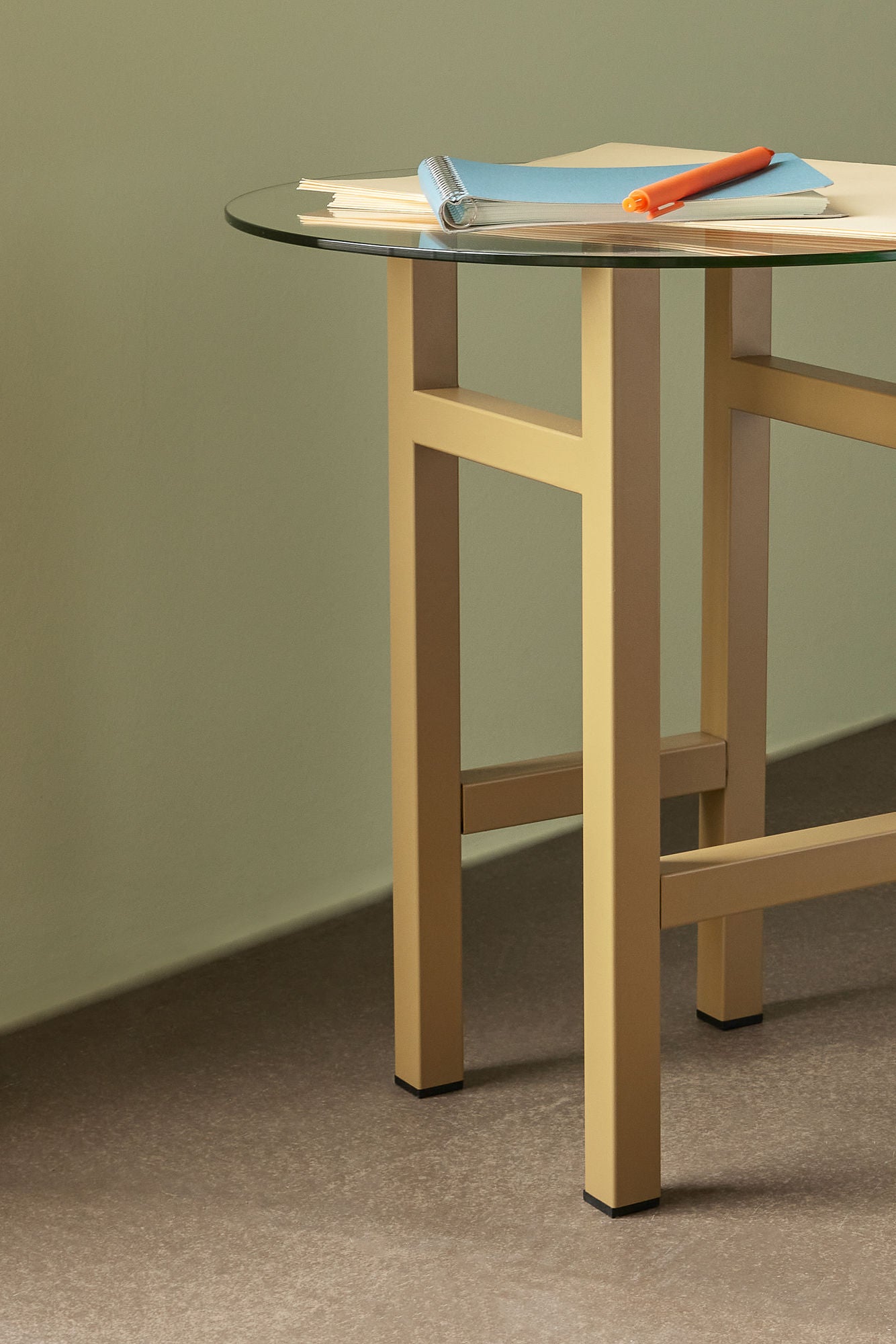 Hübsch Elevate side table olive green