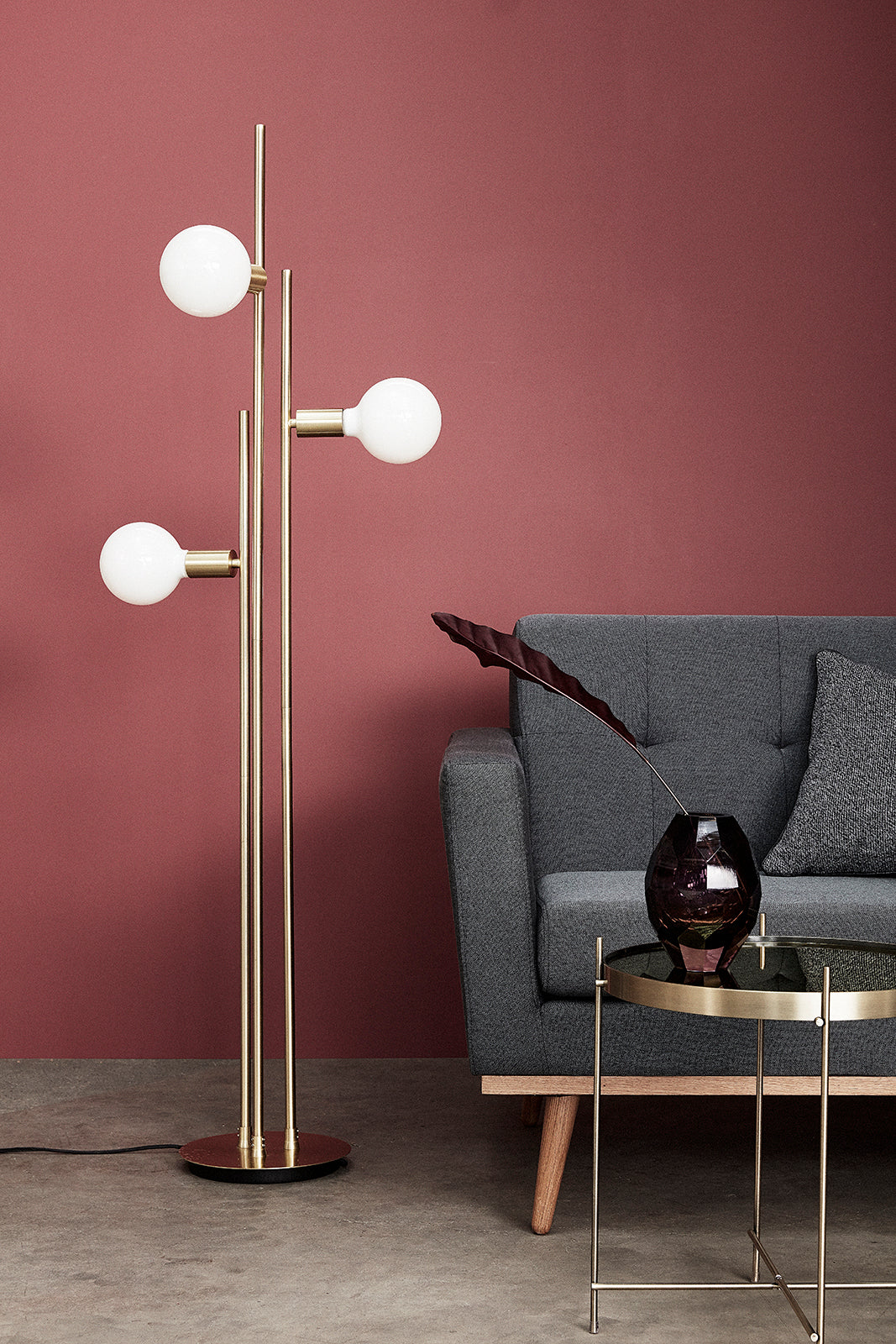 Hübsch Balance floor lamp brass color