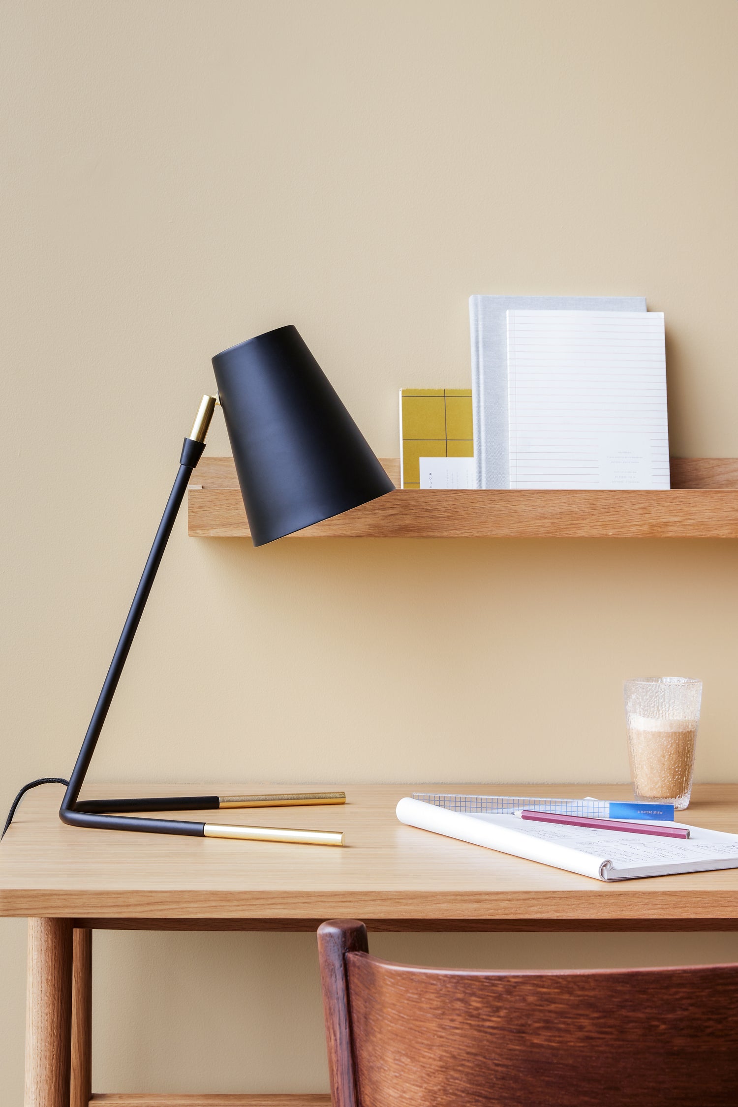 Hübsch Slant table lamp black