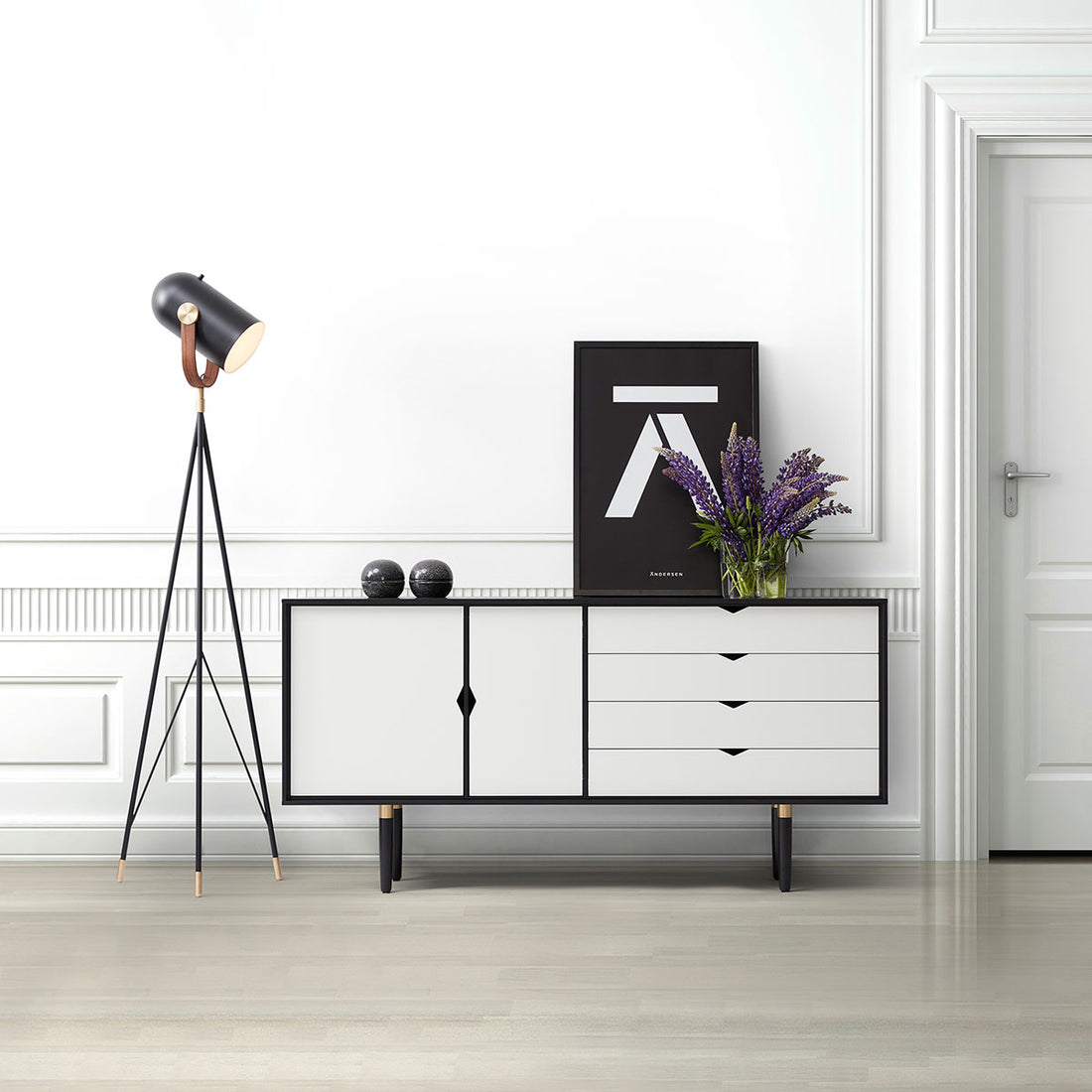 Andersen Furniture - S6 sideboard i sort med hvide fronter - B163xD43xH80 cm - Andersen Furniture - DesignGaragen.dk